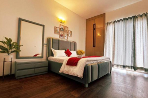 SKYHIGH Luxurious Cozy 2BHK 0 Kms From Delhi